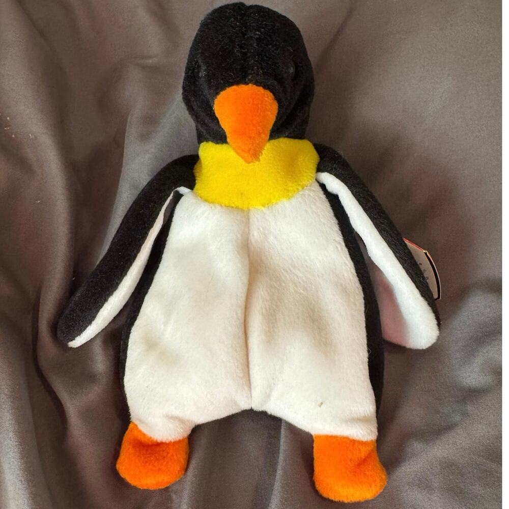 Vintage 00s waddle penguin beanie baby